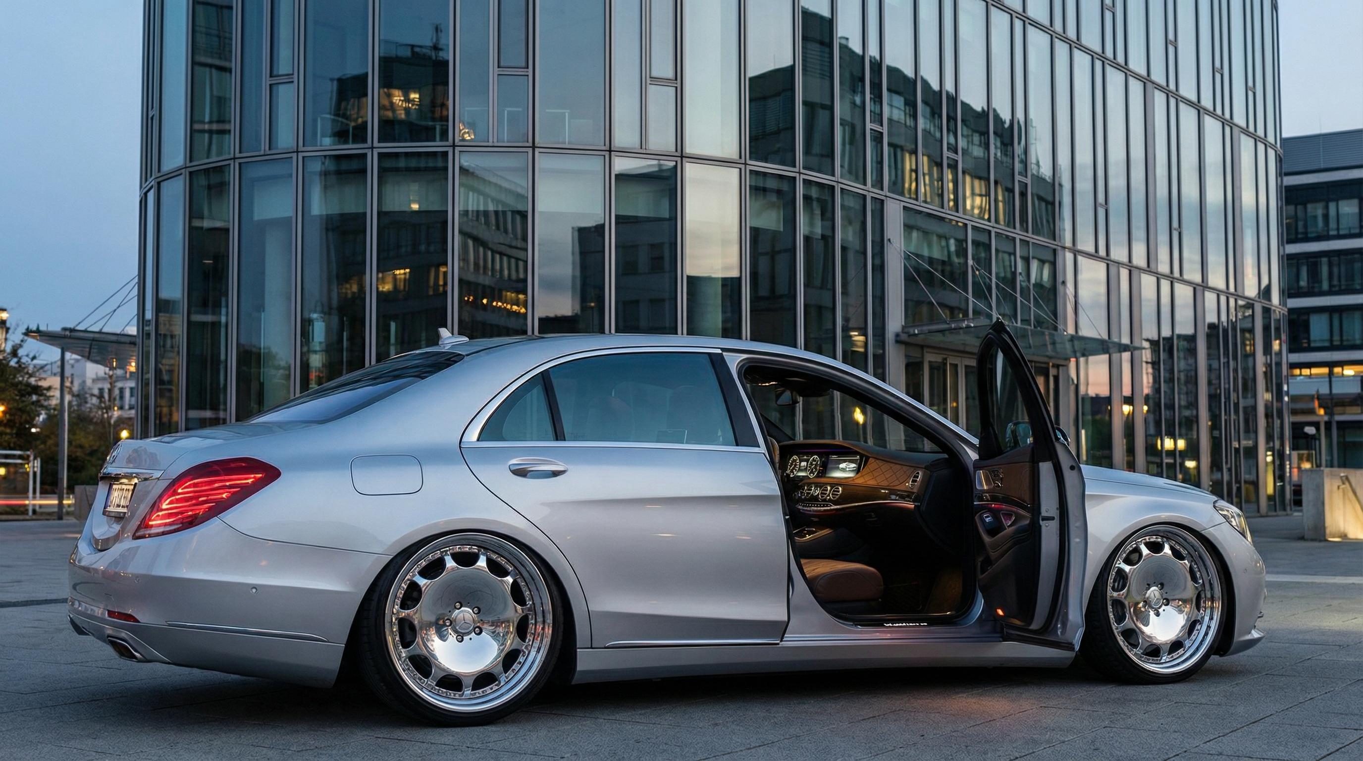 麻豆传媒银色豪华轿车气动避震改装视频